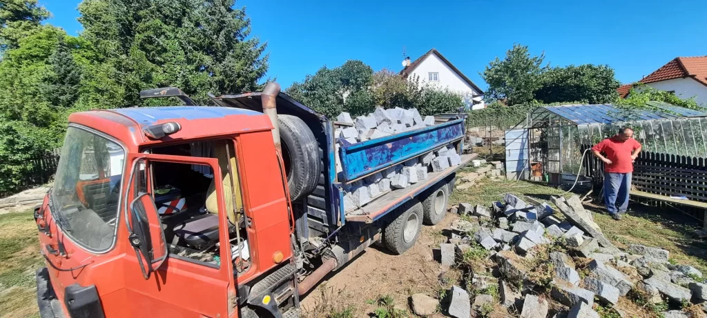 Autodoprava, nákladní doprava, odvoz materiálu Klatovy, Přeštice, Plzeň, Strakonice, Nepomuk, Rožmitál pod Třemšínem, Domažlice, Sušice, Plzeňský kraj, Jihočeský kraj